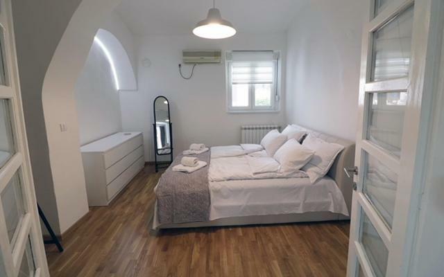 Apartman Tina ノヴィ・サド エクステリア 写真